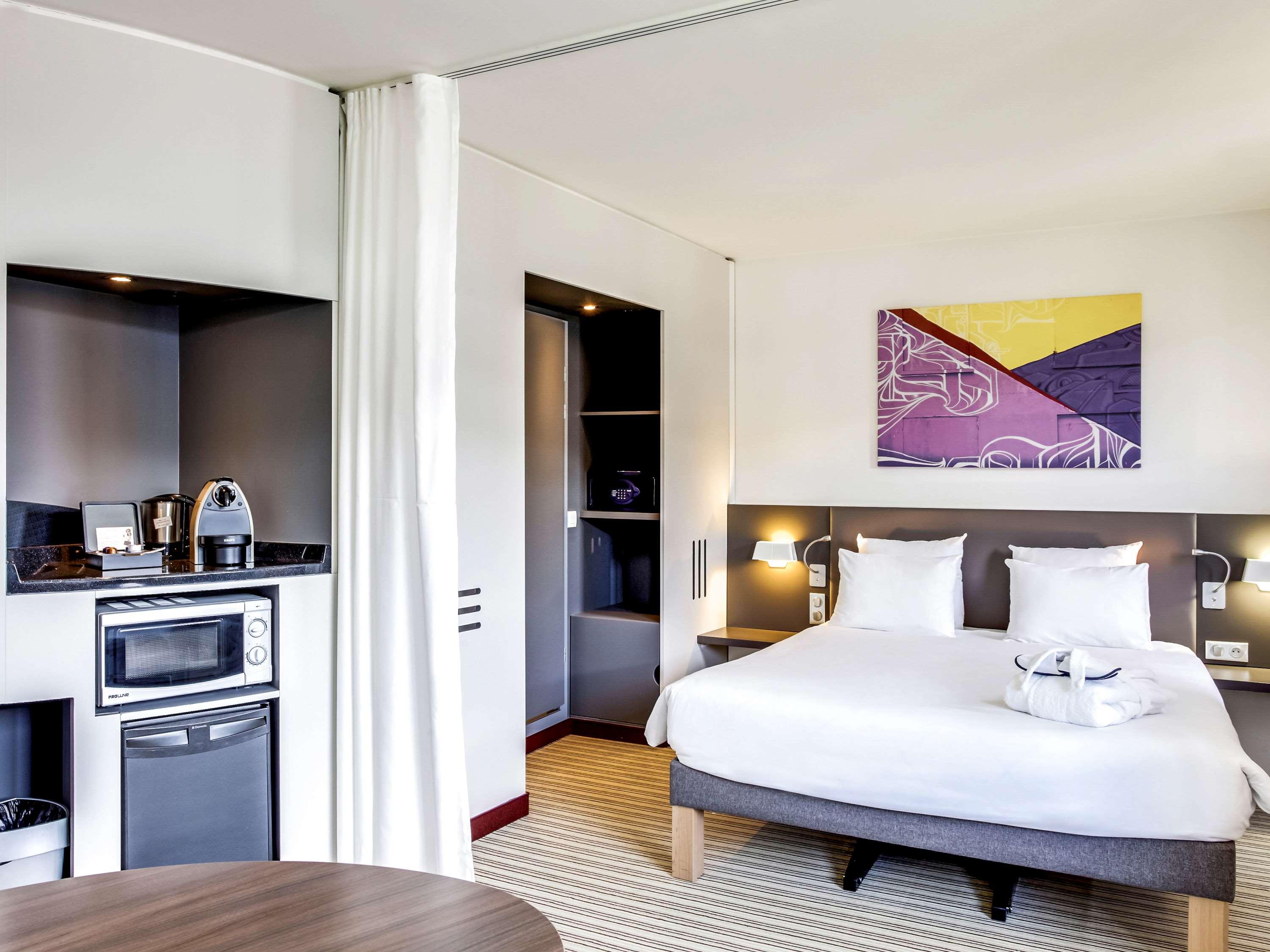 EXECUTIVE, SUITE, DOUBLE BED, SOFA