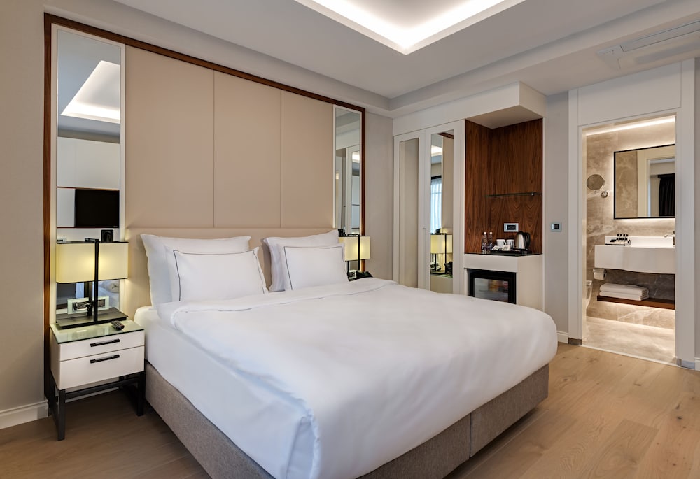 DELUXE, DOUBLE BED, BALCONY