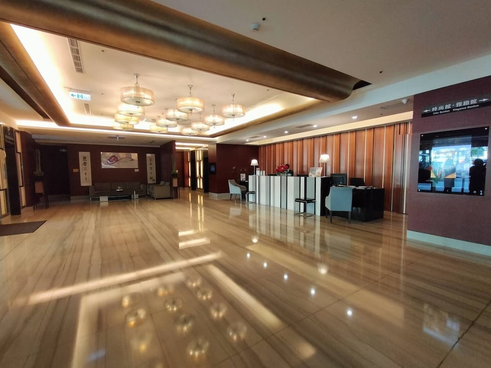 Urban Hotel 33 11/69