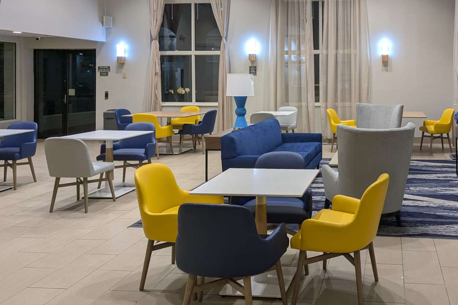Comfort Inn & Suites Sharonville - Cincinnati North 3/6