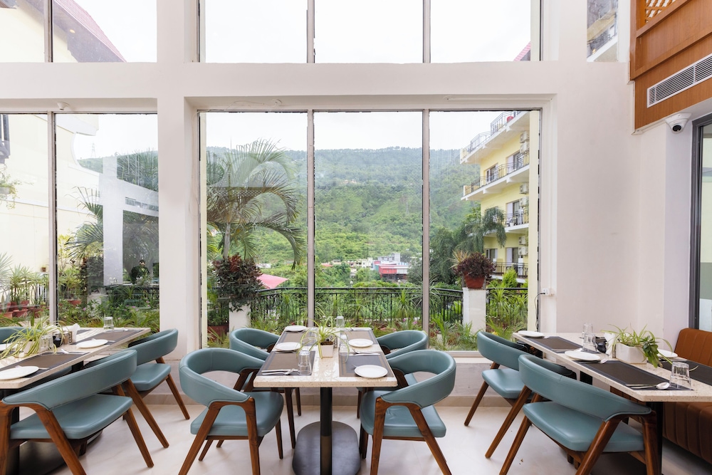 Riverside Resort 23/49