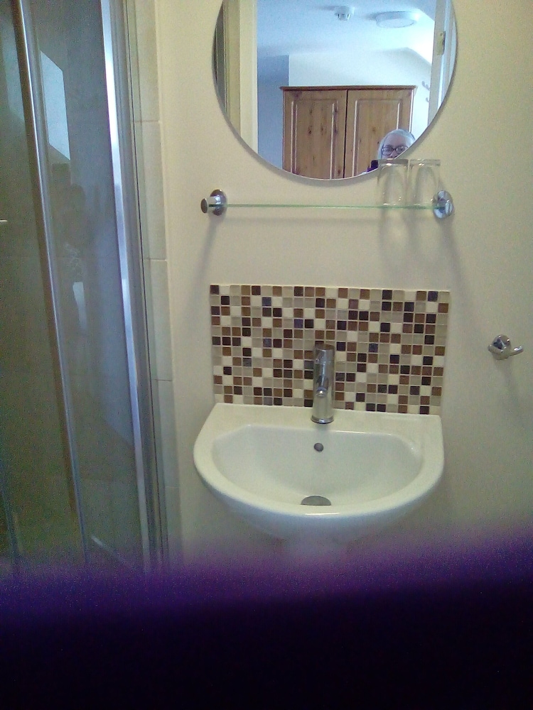 The Wilton Guest House 50/50