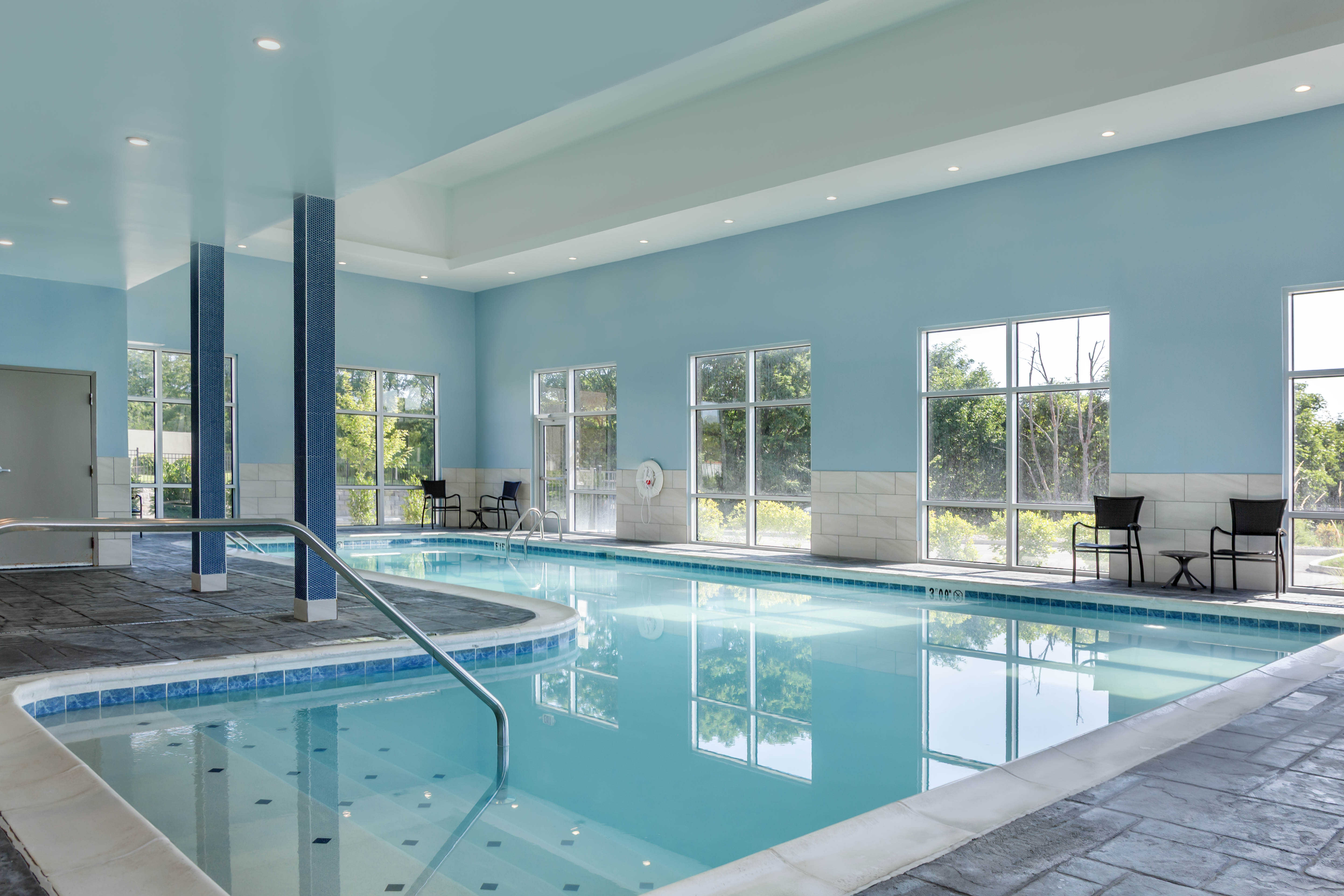 Holiday Inn Express and Suites Dry Ridge 38/63
