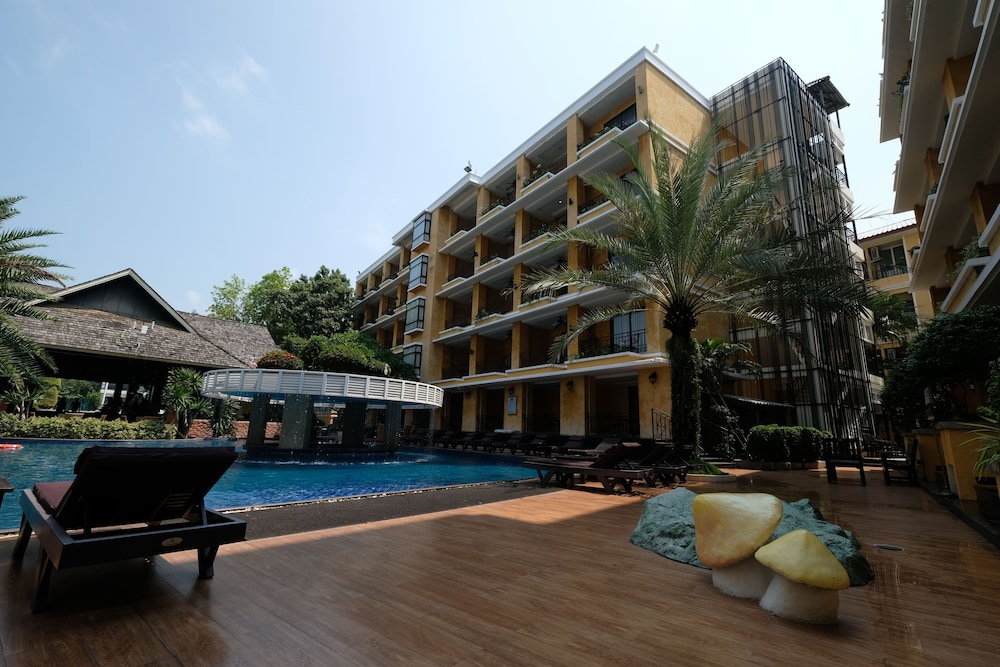Lk Mantra Pura Resort 56/65