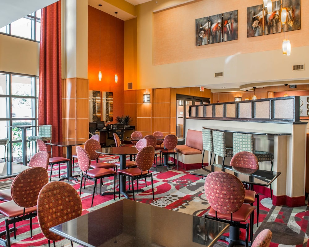 Comfort Suites Panama City Near Tyndall AFB 33/43