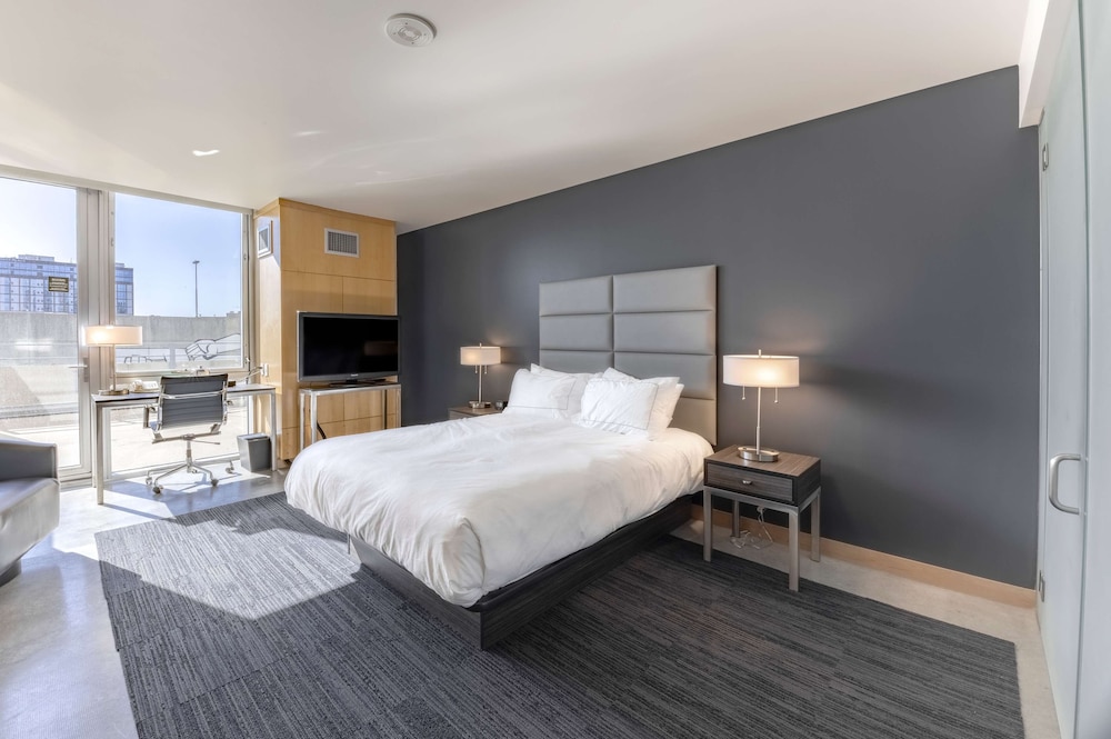 HotelVetro Iowa City, Tapestry Collection by Hilton 16/33