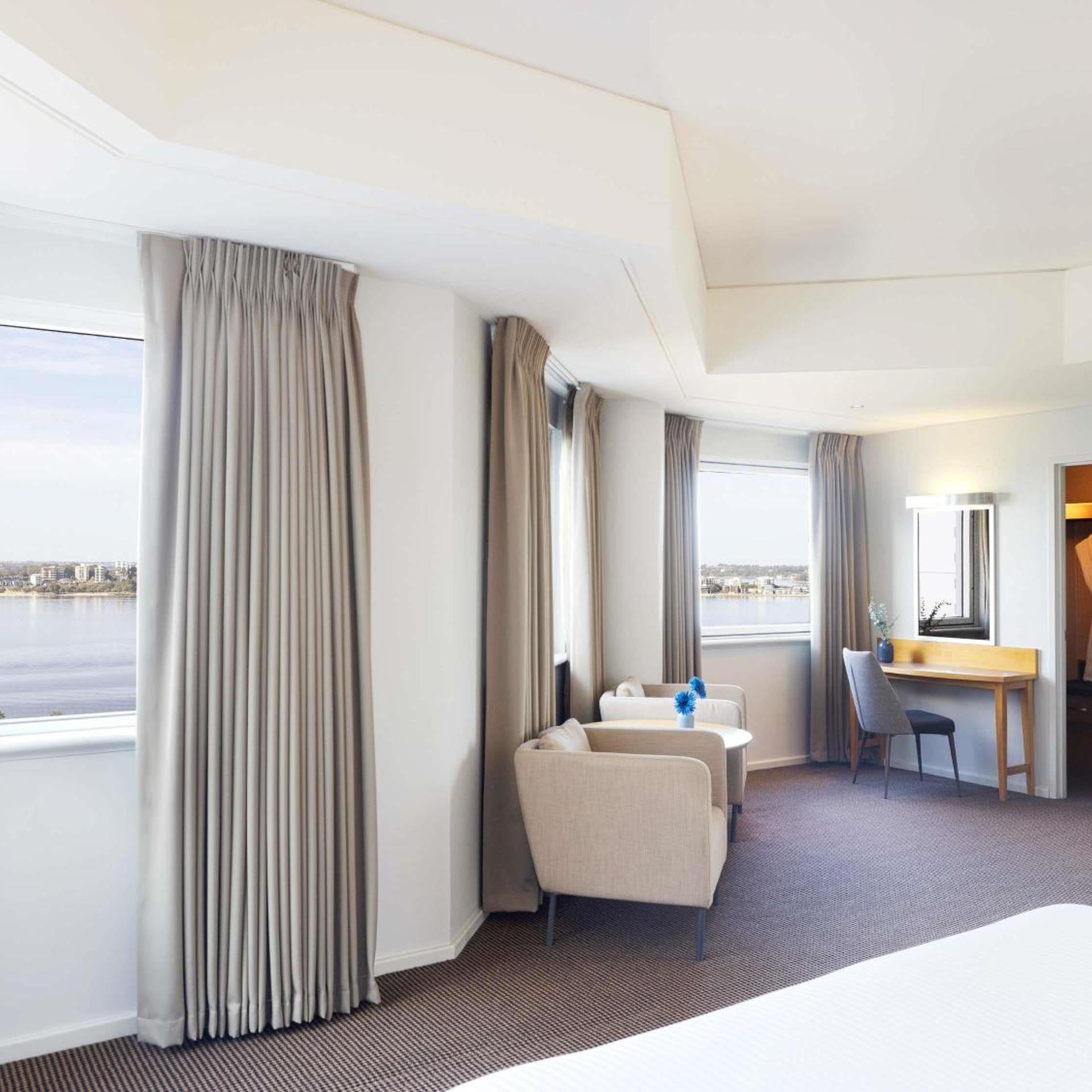 SUPERIOR, SUITE, KING BED
