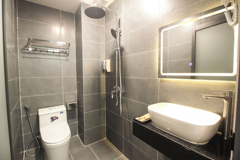De Lustora Hotel & Apartment - District 1, HCM. 29/35