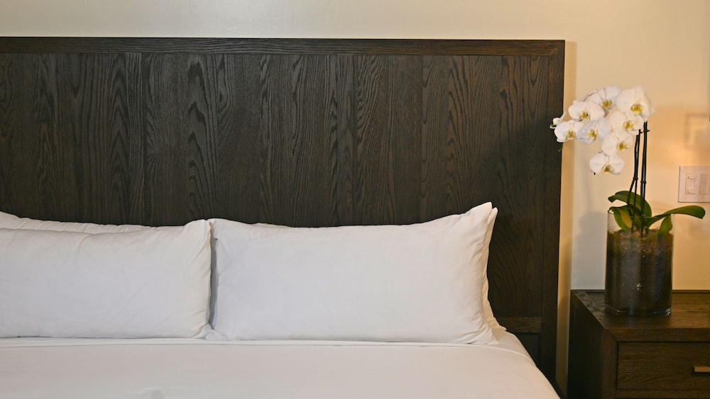 Luxe Sunset Boulevard Hotel 35/72
