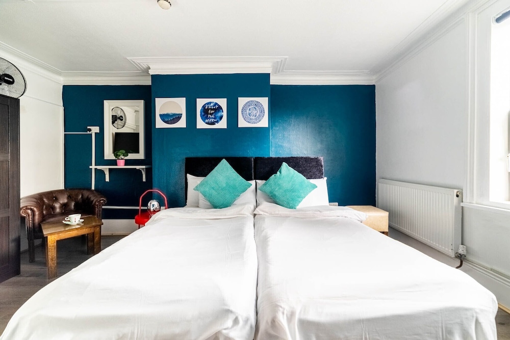 Book a Bed Hostels (ex. Venture Hostel) 36/64
