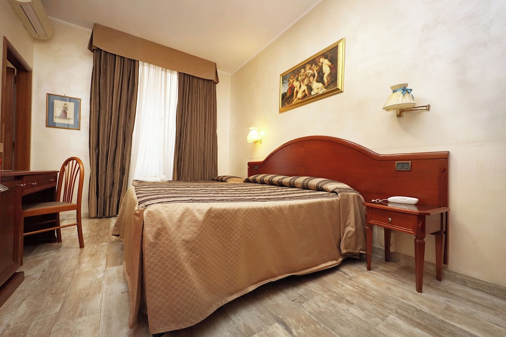 ROOM, TRIPLE