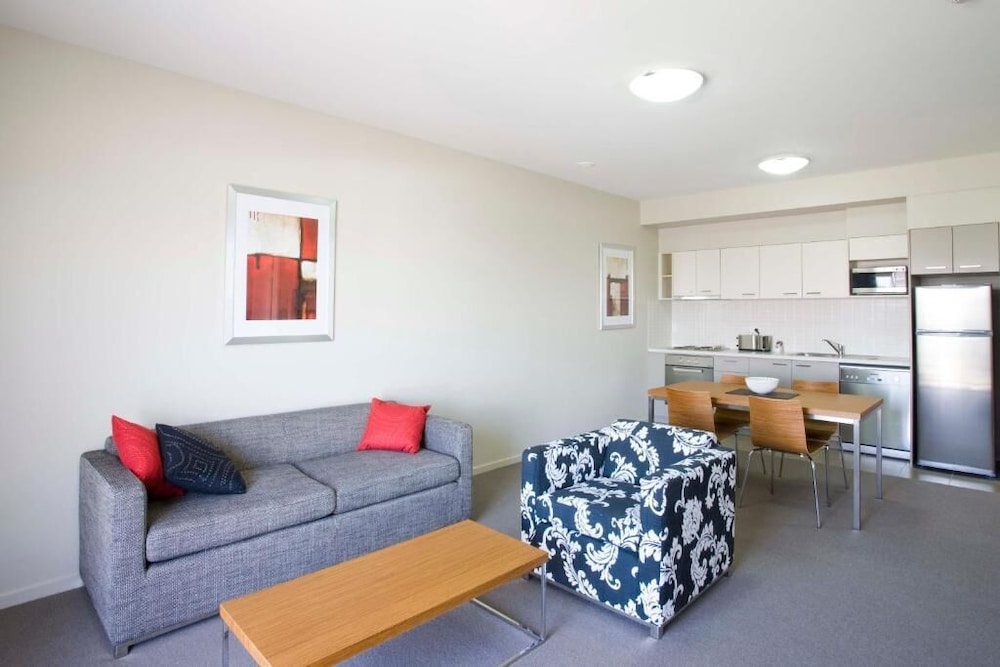 Gladstone Downtown Central Apartment Hotel 32/48