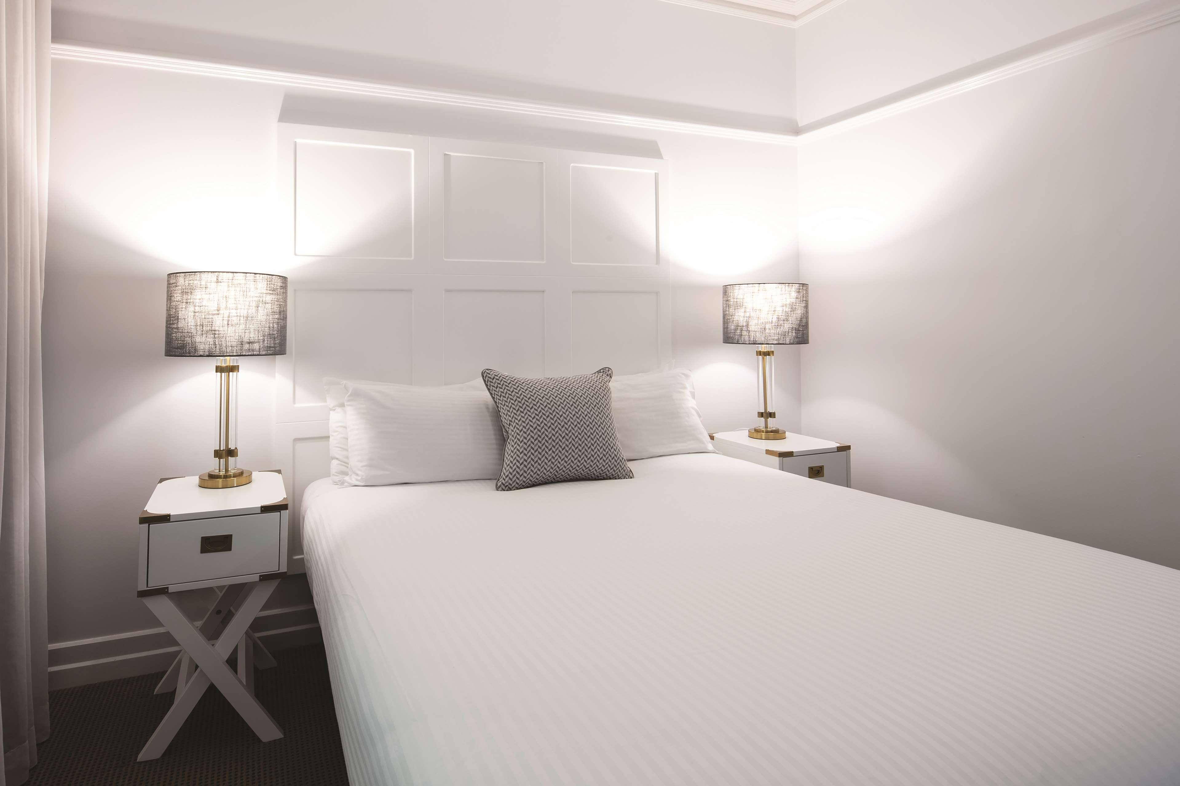 1 BEDROOM, QUEEN BED