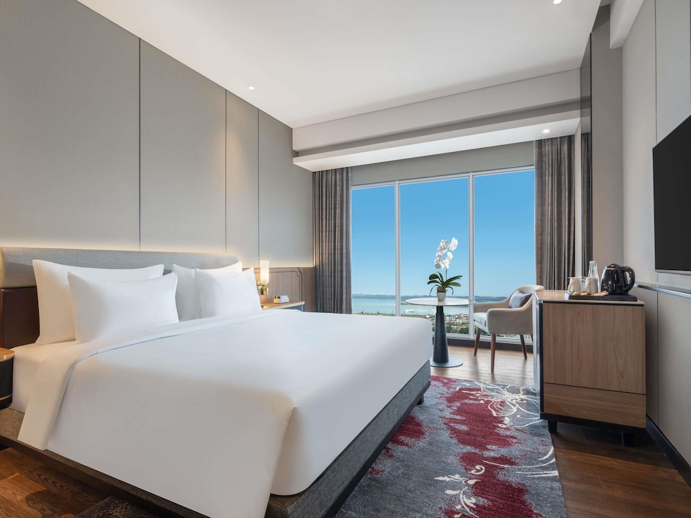 SUPERIOR, KING BED, CITY VIEW