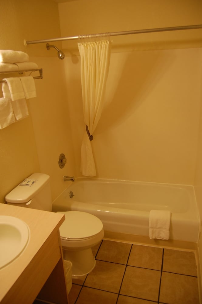 Western Inn Lakewood/Tacoma 46/49