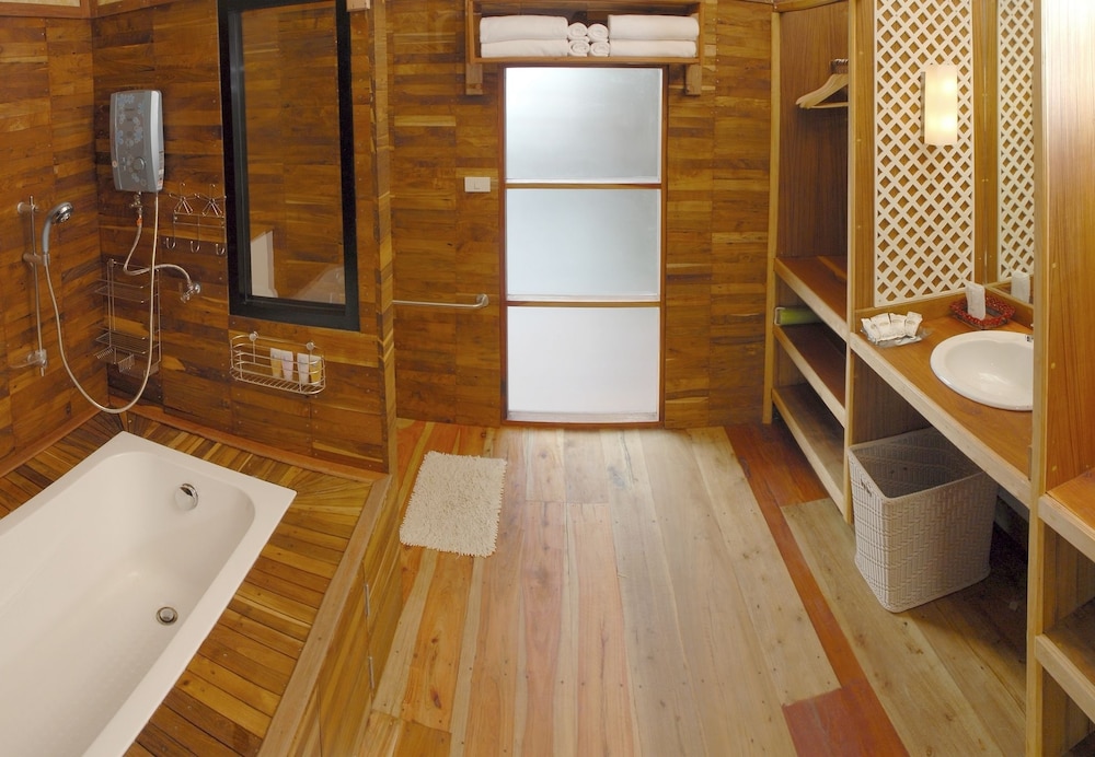 BOUTIQUE RAFT RESORT 53/54
