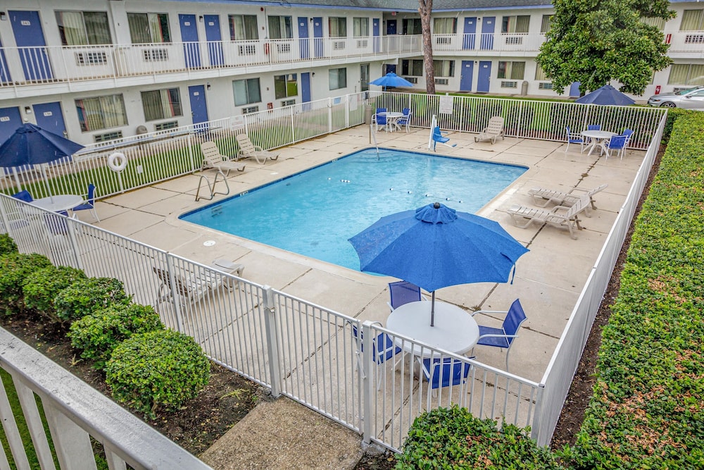 Motel6 Conroe, TX 56/63