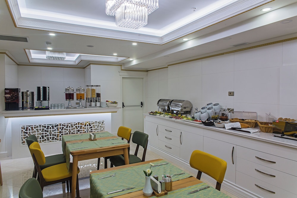 Grand Naki Hotel 34/44