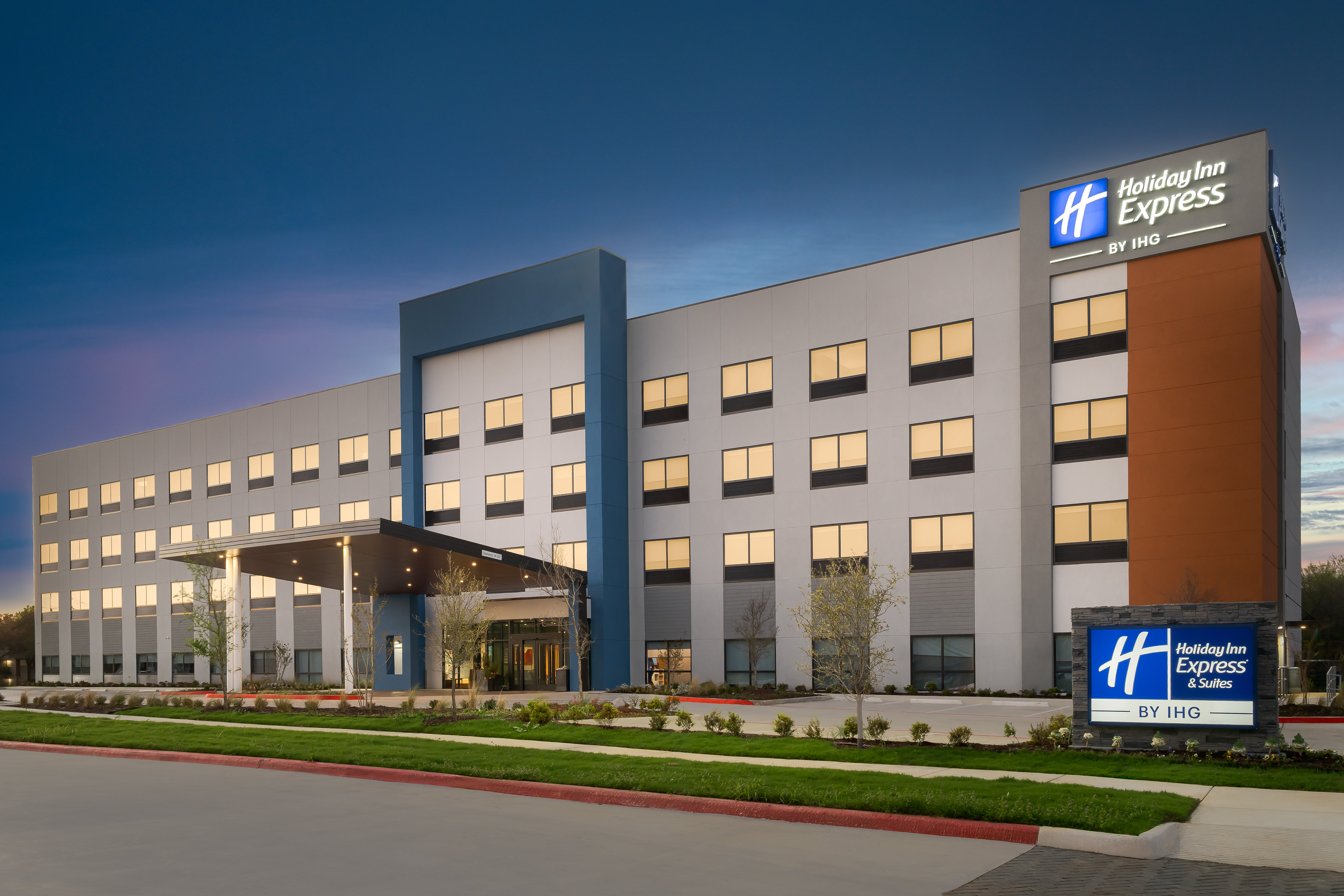 Holiday Inn Express & Suites DFW Airport Southwest Euless 3/62