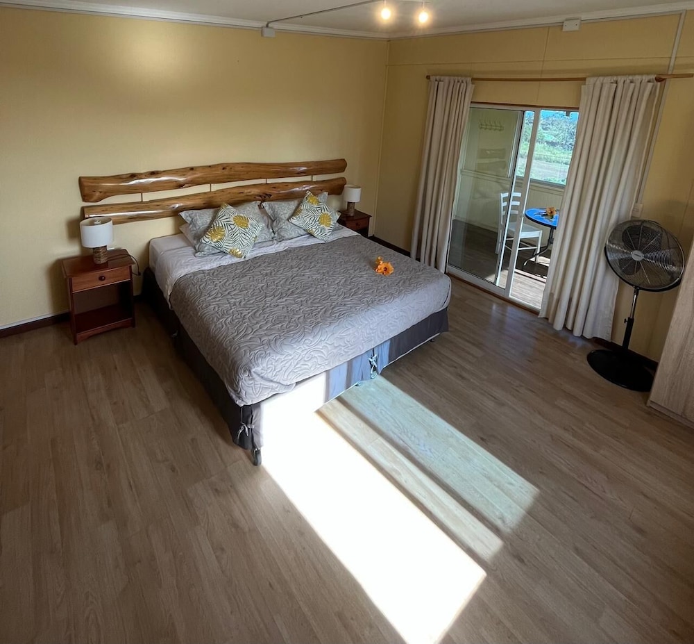 Hotel Uka Mana 8/50