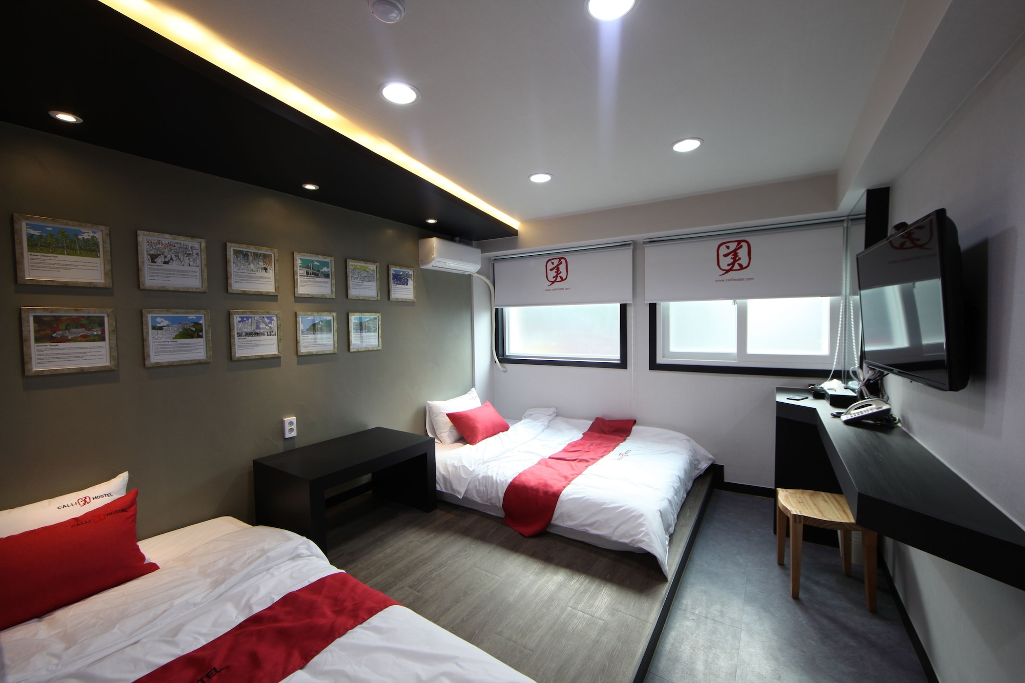 ROOM, TWIN BEDS