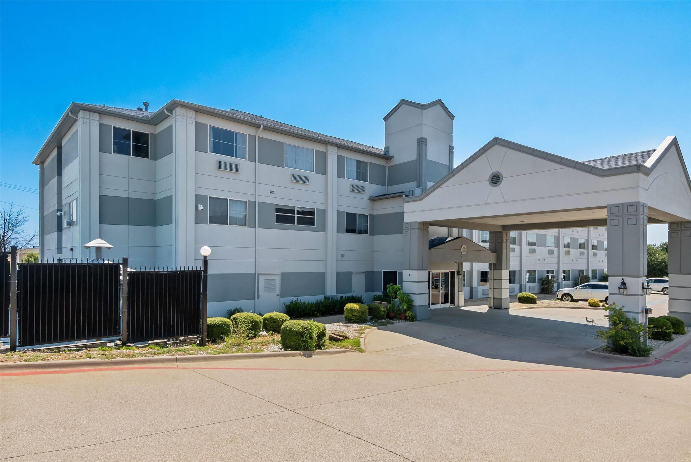 Super 8 by Wyndham Weatherford 3/26
