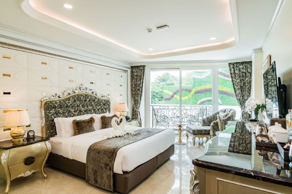Deluxe, Double Bed, Pool View