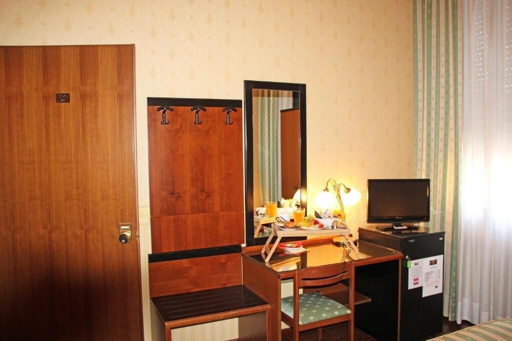 Albergo Leon D Oro 8/28