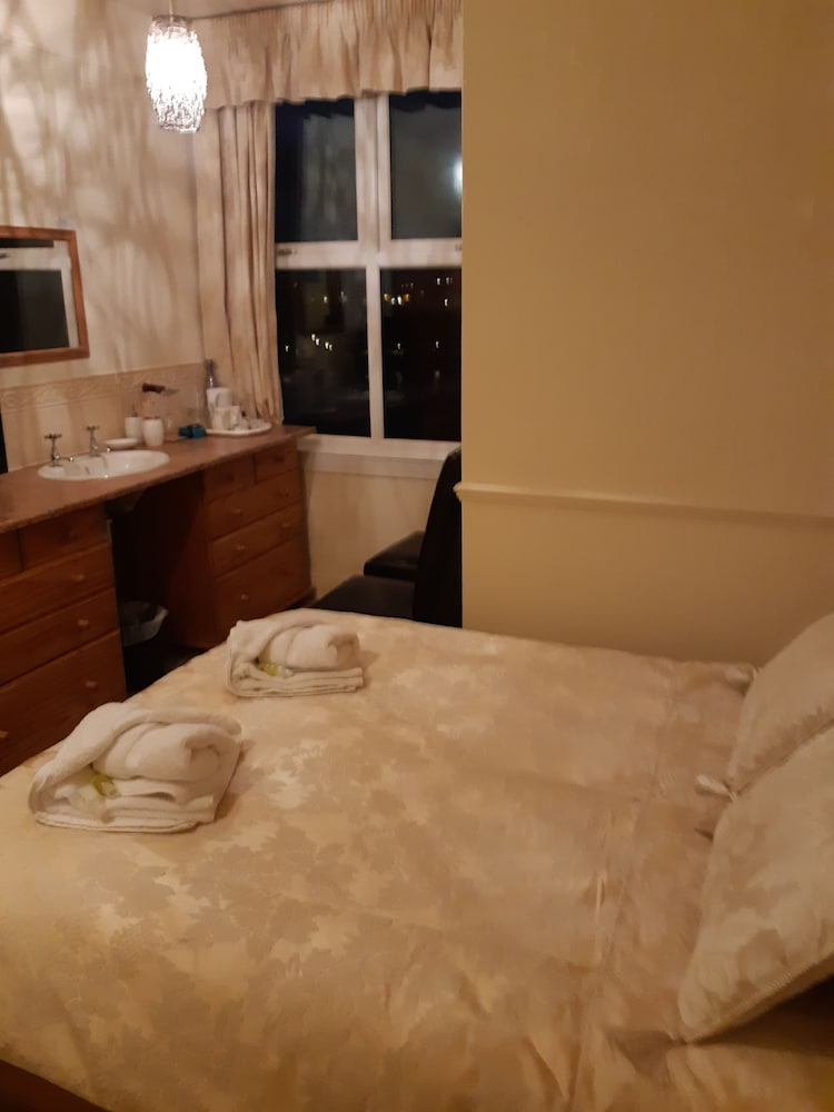 Tregella Guest House 40/50
