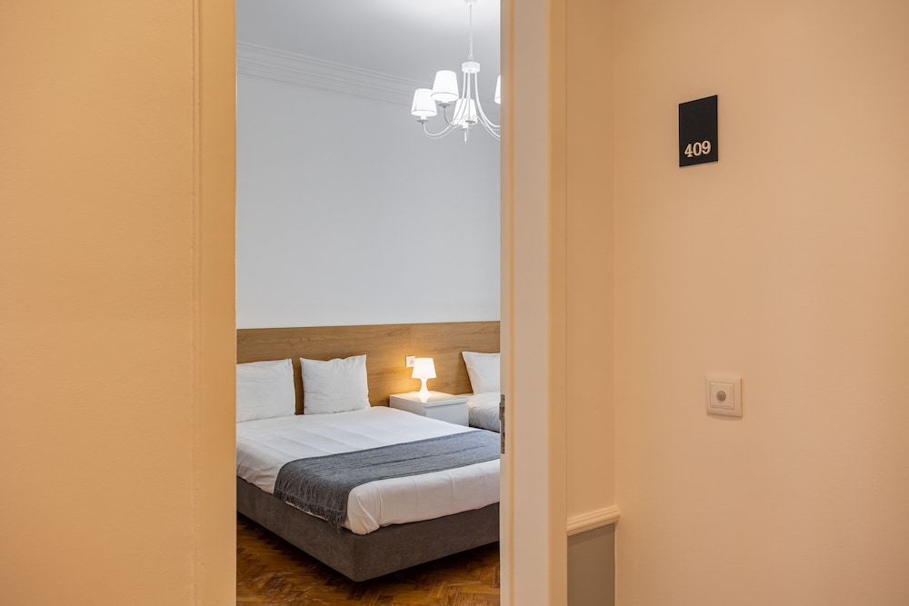 Home Out Rooms and Apartments 11/50