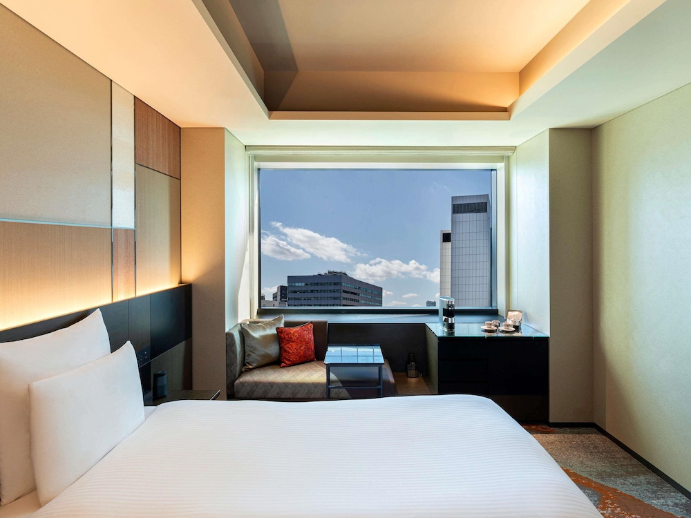 DELUXE, KING BED