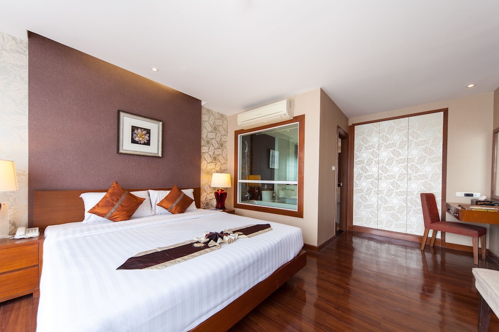 Lantana Resort Hotel 5/61
