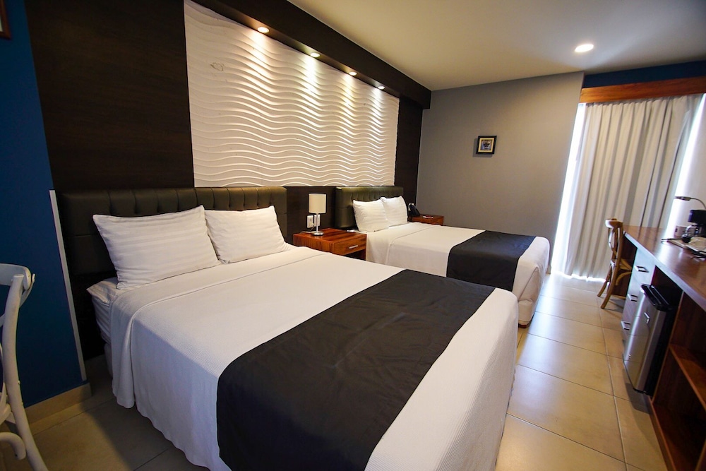 Hotel & Suites Clipperton 20/66