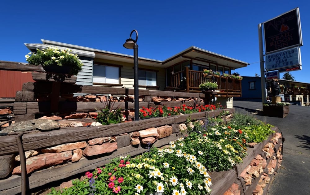 Alpine Trail Ridge Inn 70/74