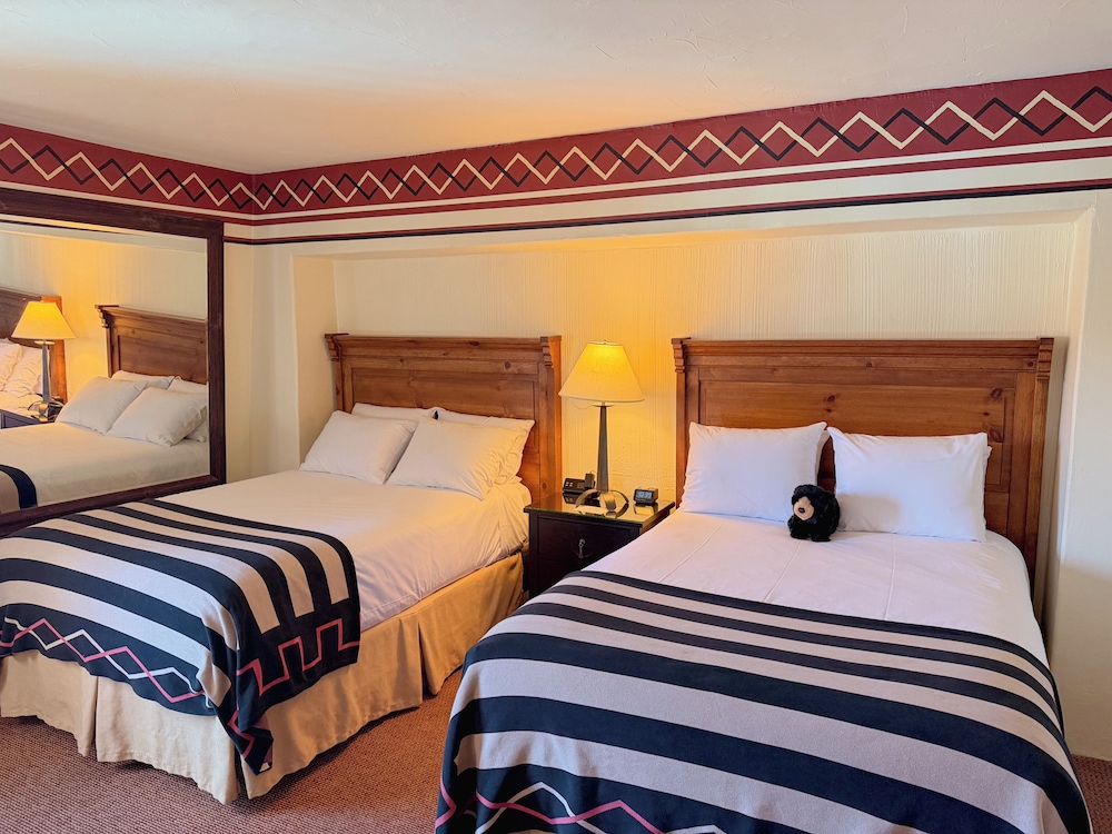 Grand, 2 Double Beds