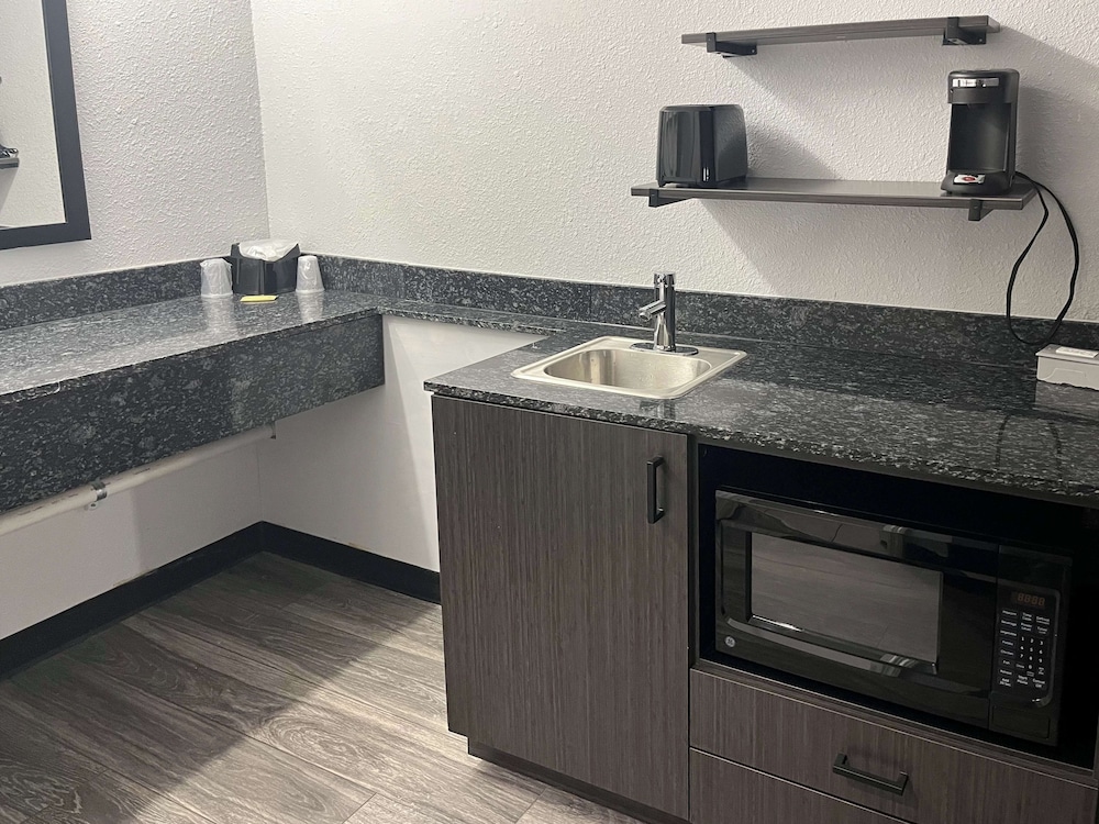 Studio6 West Columbia, SC - Airport 26/27