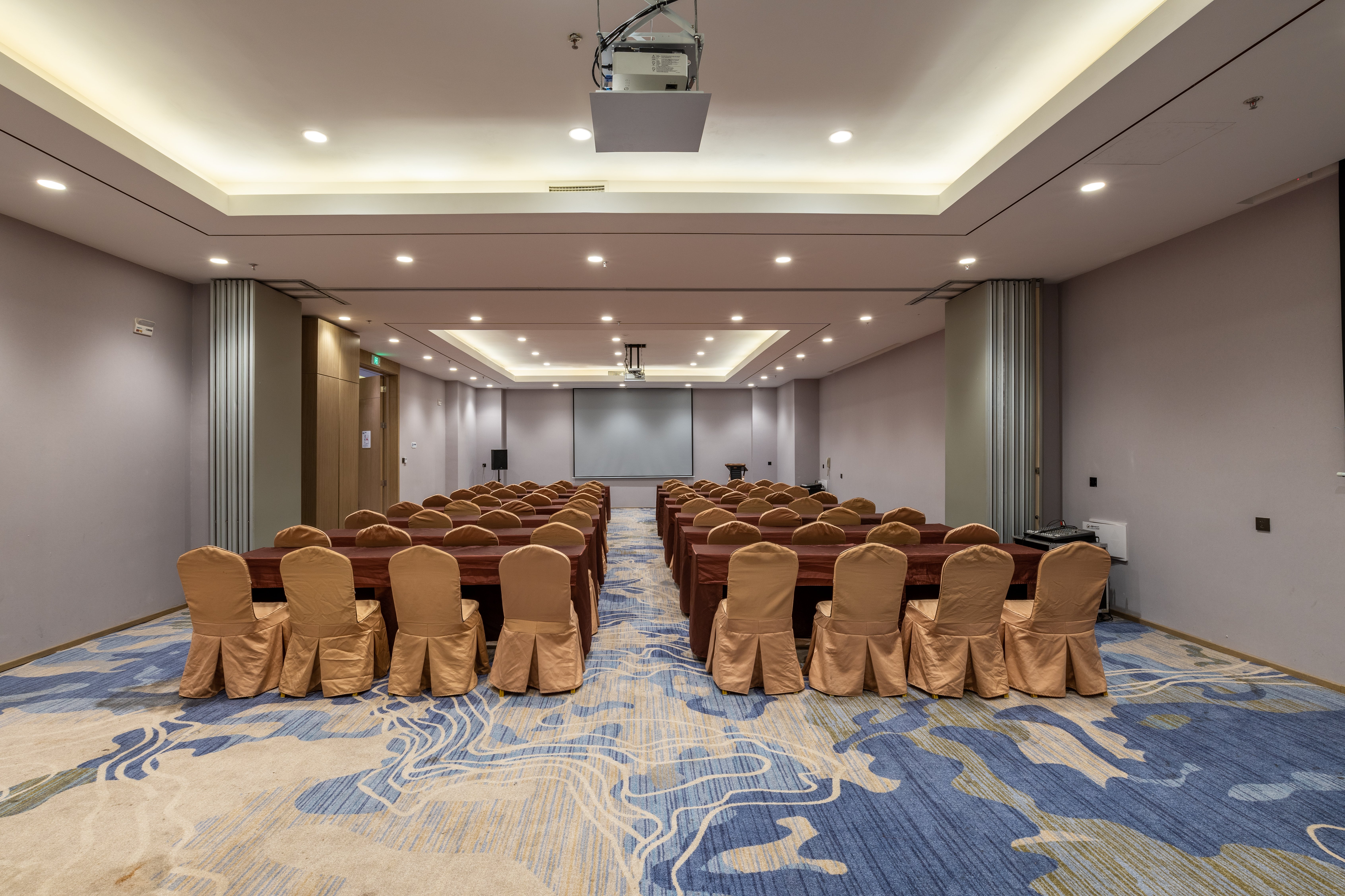 Holiday Inn Express Anshan Downtown 67/74