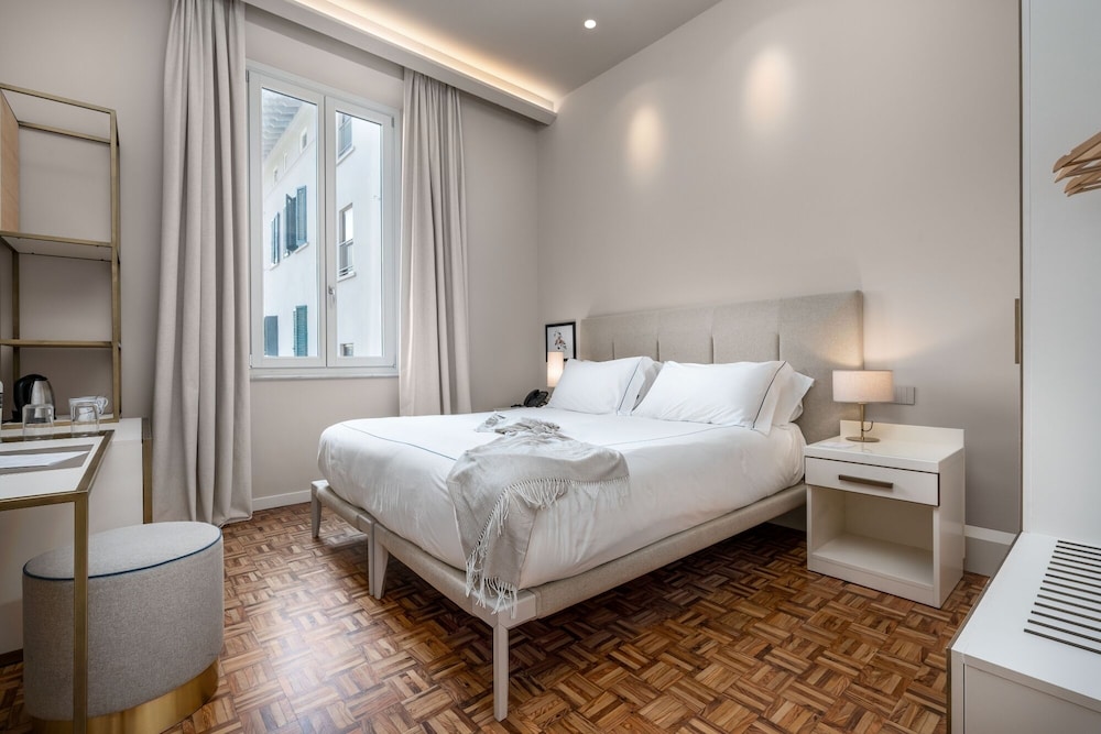 SUPERIOR, DOUBLE OR TWIN BED