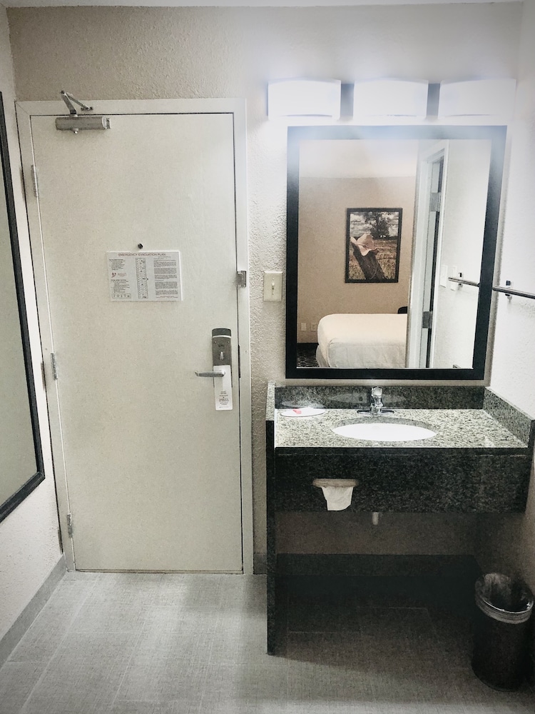 Baymont by Wyndham McAllen 21/60