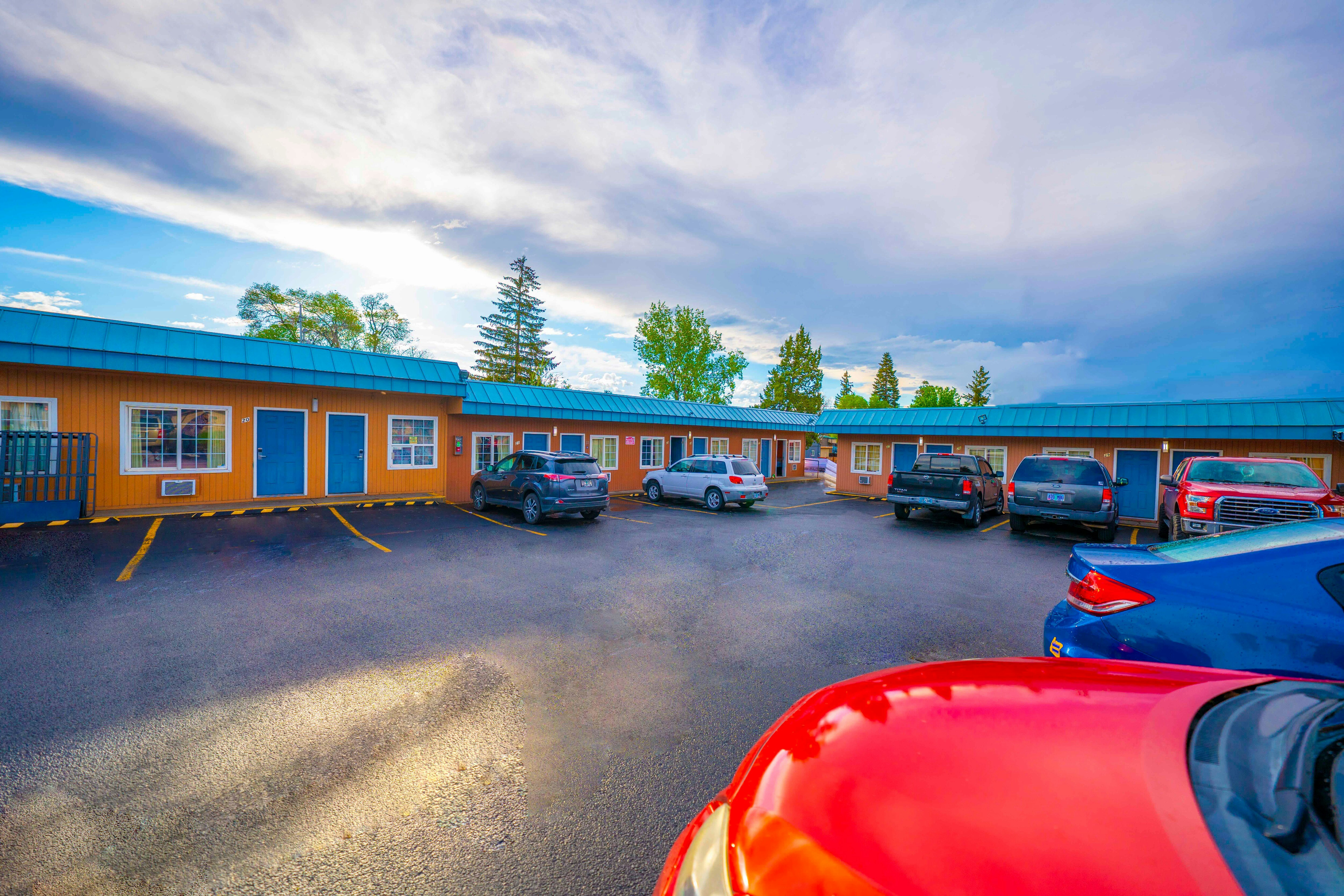 Royal Gateway Motel 12/21