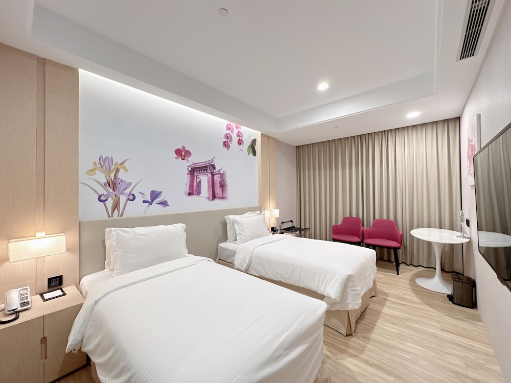 DELUXE, TWIN BEDS