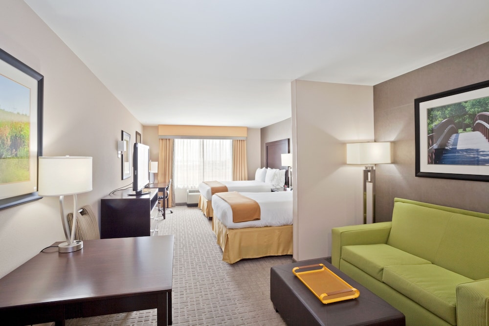 Holiday Inn Express Hotel and Suites Hays 37/53