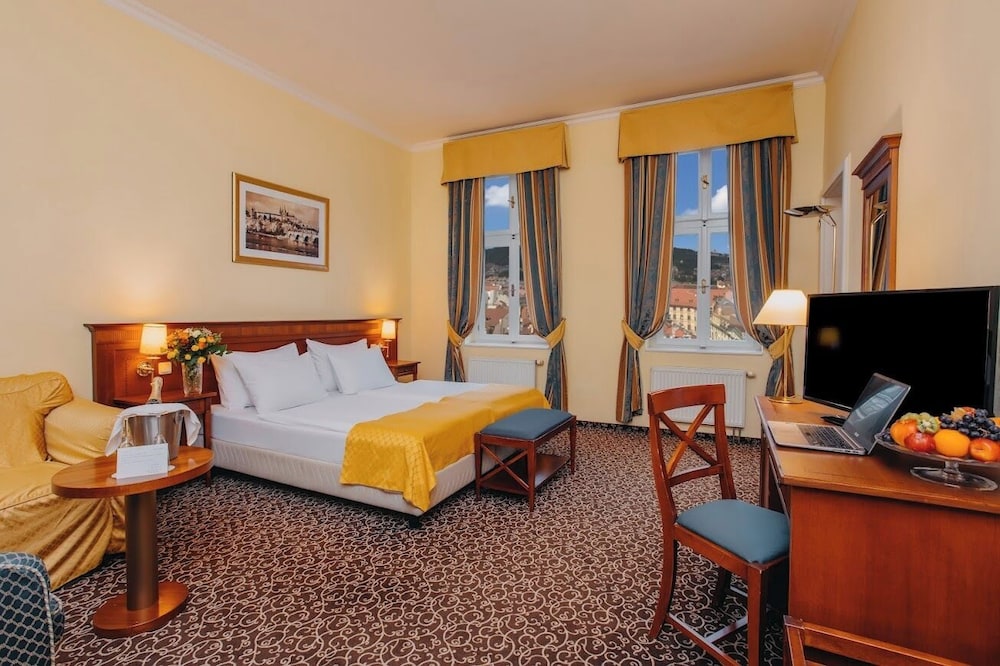 DELUXE, DOUBLE BED