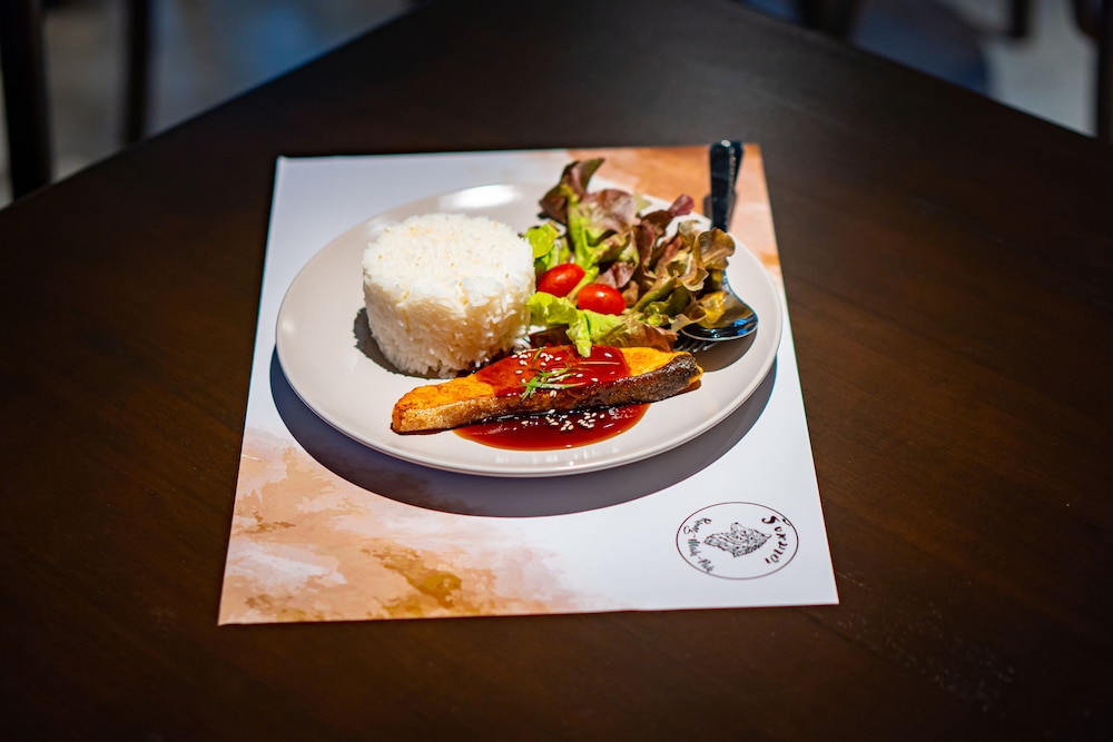 J Place Hotel 37/50