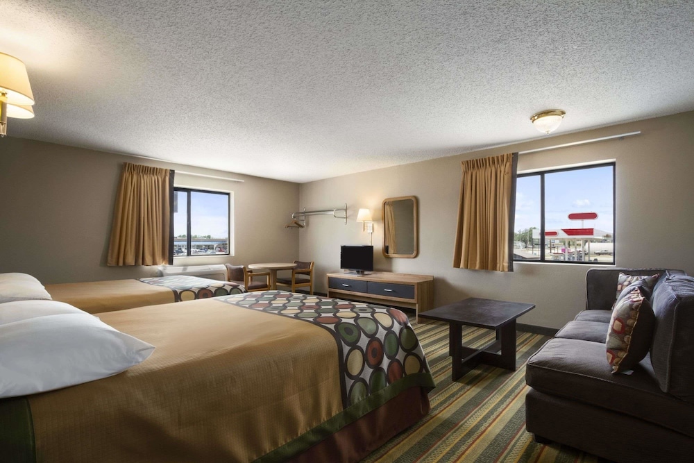 Super 8 by Wyndham Blackwell 8/15