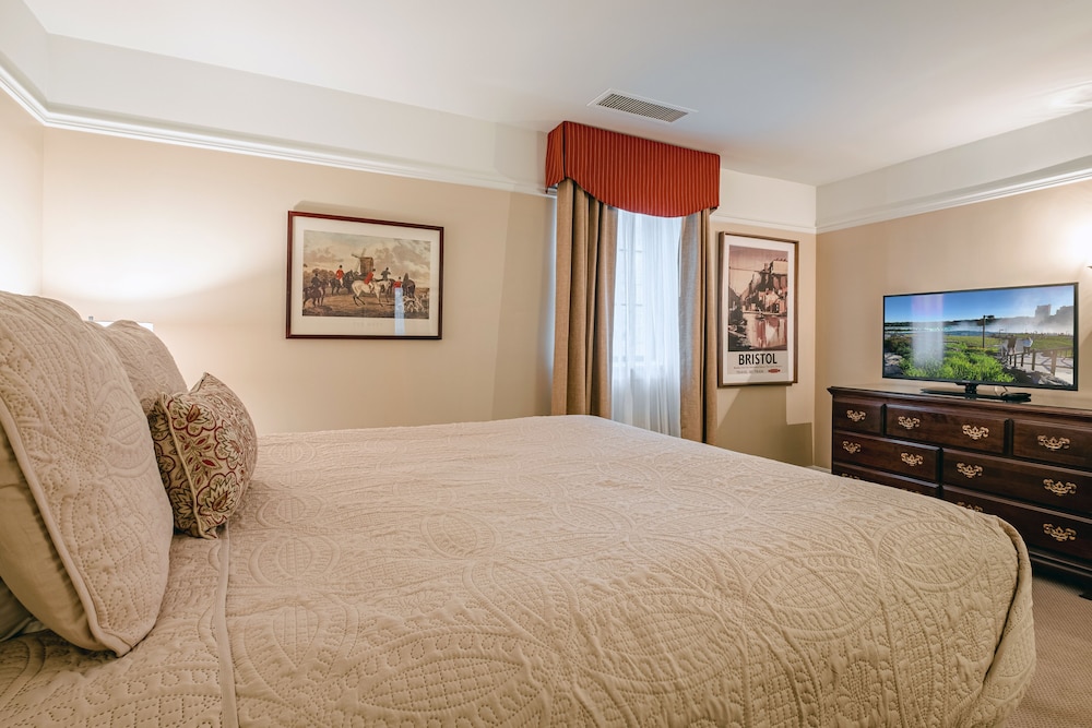 Suite, Queen Bed