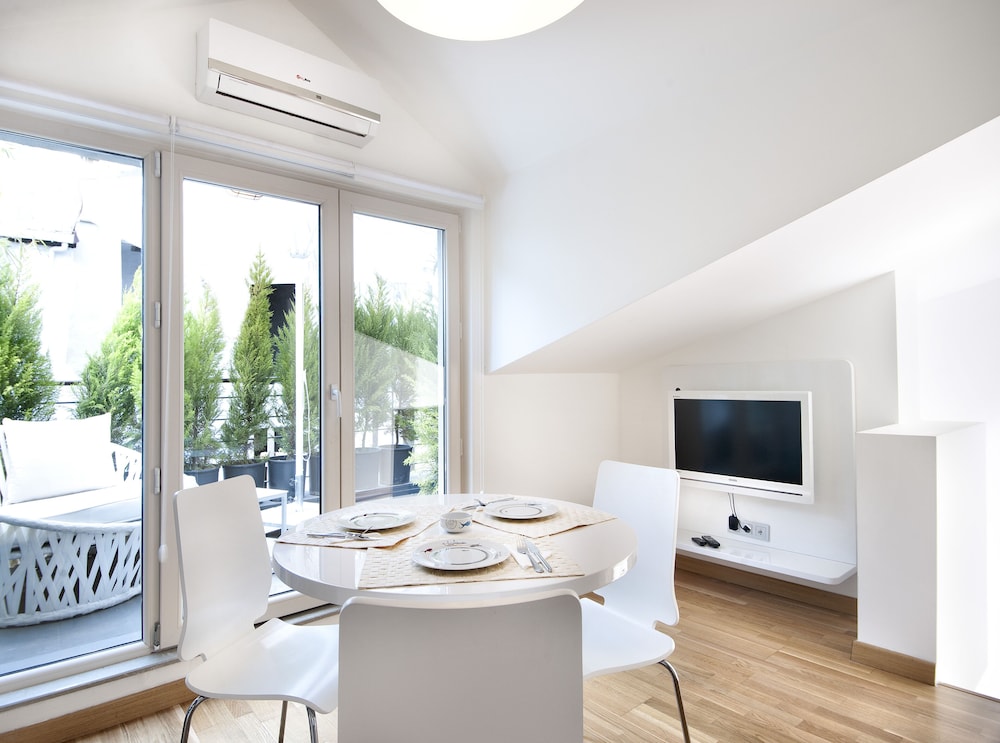 NURU ZIYA SUITES 57/82