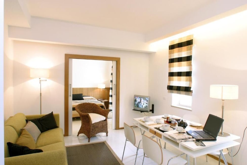Rota Suites 37/58