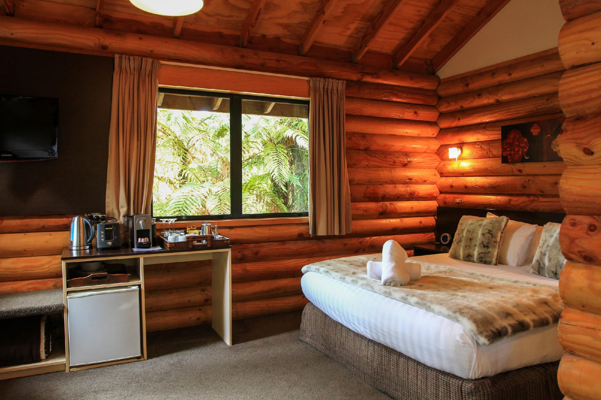 Hut, Tree