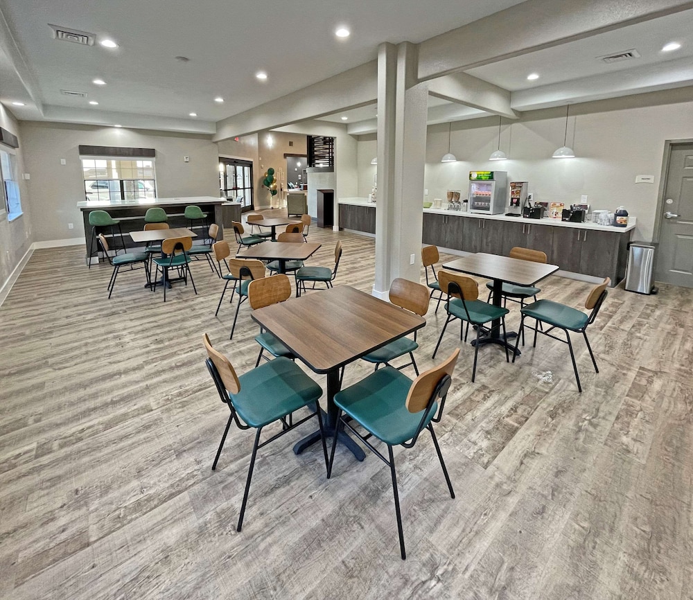 Quality Suites Houston Hobby Airport Ex Super 8 21/33